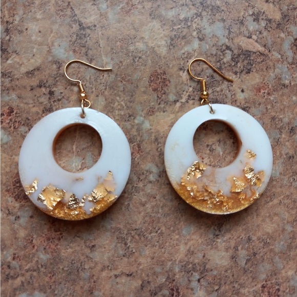 White & Gold earrings - Picture 1 of 1